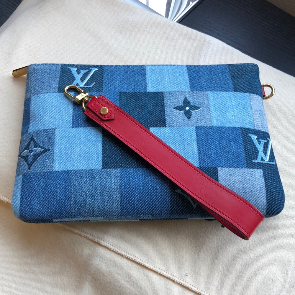 🌺🌺 LIMITED 🌺🌺 Louis Vuitton Denim pouch with wristlet strap